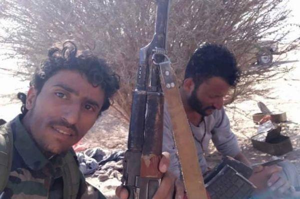قوات الجيش في مأرب تأسر قيادي حوثي ومرافقيه - صورة