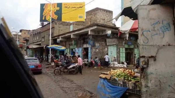 نجل قيادي حوثي يطلق الرصاص على ضابط مرور وسط مدينة إب