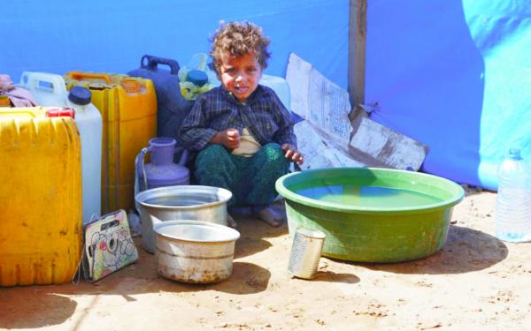 "الغذاء العالمي" يوقف المساعدات النقدية في مناطق عصابة الحوثي