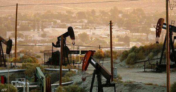 النفط يتراجع وسط حالة من الحذر حيال توقعات الطلب