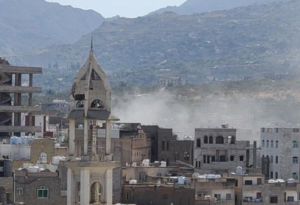 تعز.. مليشيا الحوثي تهاجم مواقع للجيش ومنازل مواطنين قرب منفذ غراب