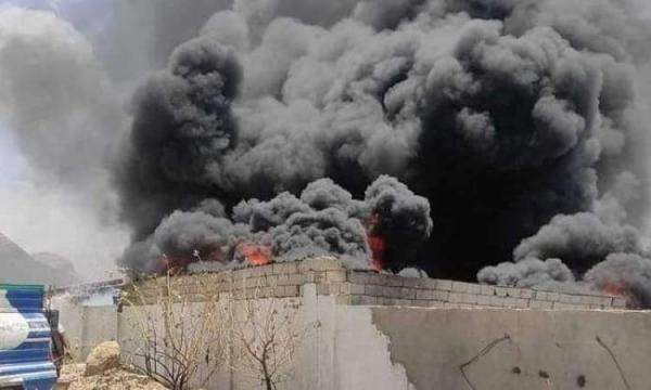 حريق يلتهم أجزاء من سوق الخضار المركزي في المكلا
