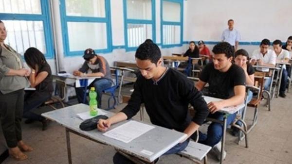 دولة عربية تفرض "رسوم رسوب" على طلاب الجامعات