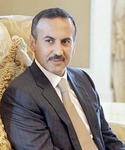 أحمد علي عبدالله صالح يُعزي في وفاة الفنان باوزير
