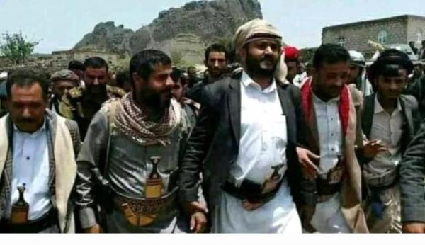 منتحل منصب محافظ ذمار يتجول مع قتلة من "القاعدة"  وقيادي حوثي يعتدي على أرضية الأحوال المدنية 
