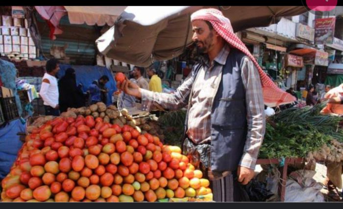  تعز لم تمت من وحشية القصف والقنابل وستموت من  الغلاء الفاحش ..  التعزيون بصرخون: "البطاط بـ3000 نحن جائعون يا لصوص"