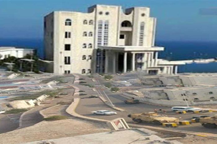  صحفي بارز يكشف عن عملية ابتزاز مارسها عيدروس الزبيدي ضد الشرعية قيمتها 10 مليارات ريال شهريًا